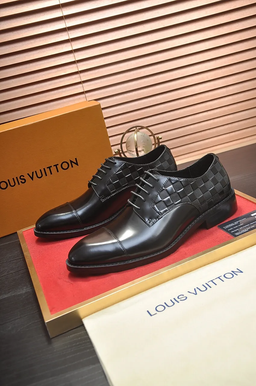 Men's men's shoes 💰520💶 [LV] (original single cowhide lining) 🍀LV's latest genuine leather business suit shoes are launched simultaneously on the official website. The first-layer cowhide imported from Italy is made of heavy gold, 💥official website 1:1 rubber outsole. Versatile to wear, high-end without losing class, and the color combination is extraordinary. This four-season style is alluring when worn on your feet, showing off your big-name flair. Standard code 38-45 (45 customized)